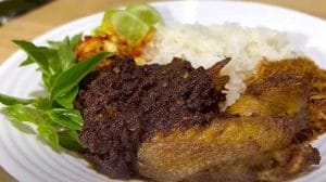 Resep Ayam Bumbu Hitam Khas Madura, Pekat dan Lezat!